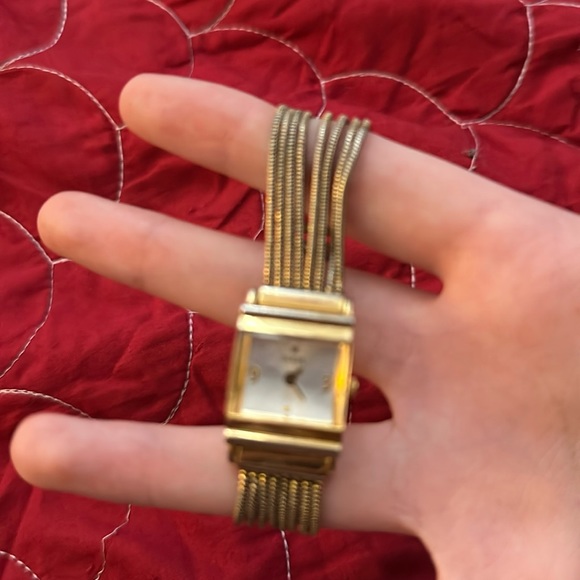 Accessories - Vintage Guess Gold Women Watch